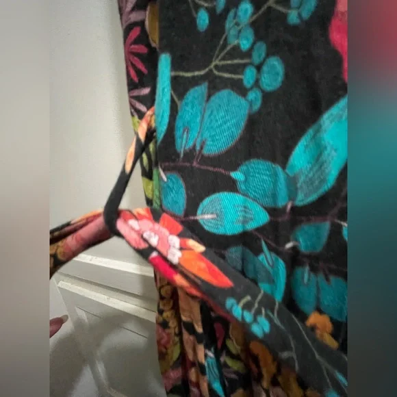 Johnny Was Camella black floral lounge robe size small